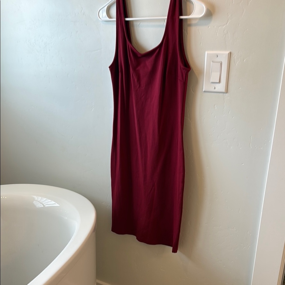 Elegant Burgundy Maxi Dress